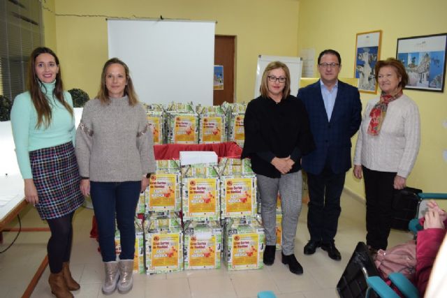 ACOMA reparte 1000 euros entre aquellos que realizaron sus compran navideñas en Mazarrón