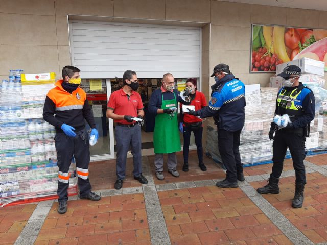 El Gobierno de España reparte en Mazarrón 6000 mascarillas ante el regreso de algunos trabajadores a su actividad laboral