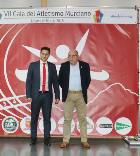 Fulgencio Gallego es reconocido por su trayectoria en la VII gala del atletismo murciano