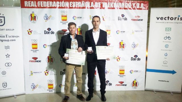 La Federación Española de Taekwondo reconoce a dos entrenadores mazarroneros