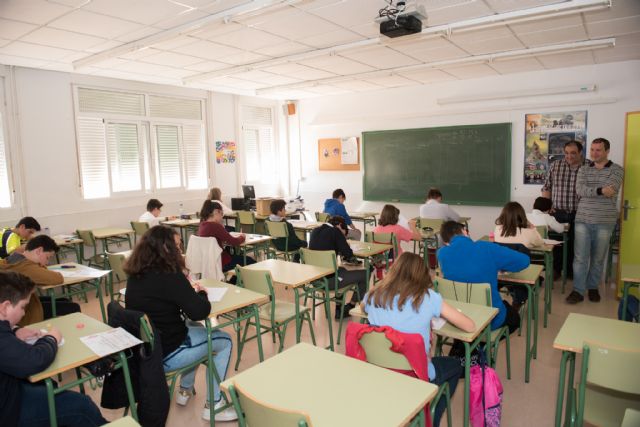 Cerca de 2.000 alumnos comienzan el curso en los institutos del municipio