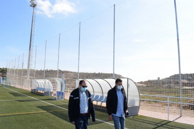El Complejo Deportivo estrena una nueva red para uno de los campos de fútbol