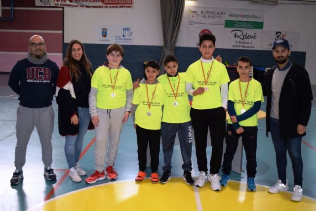 Los colegios Miguel Delibes y Manuela Romero se imponen en la jornada alevín de 'Jugando al atletismo'