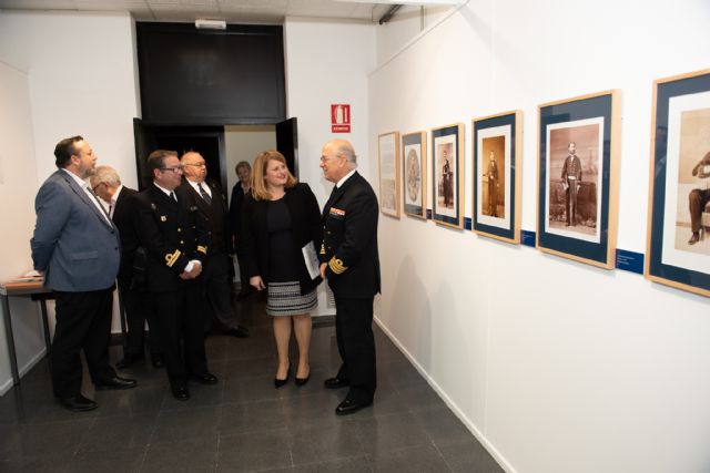 La exposición 'Hombres y barcos' relata la historia de la marina española