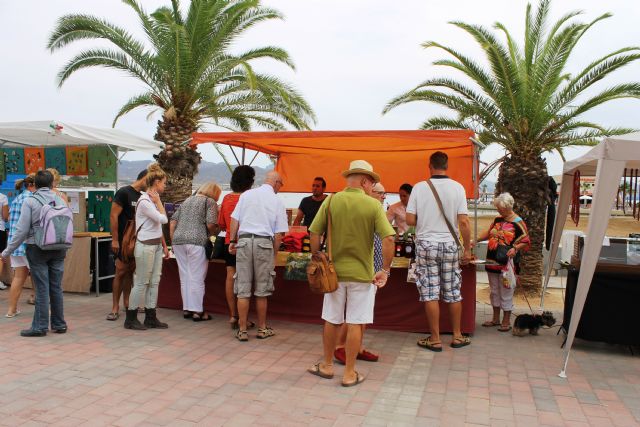El mercado artesano regresa a Puerto de Mazarrón este sábado