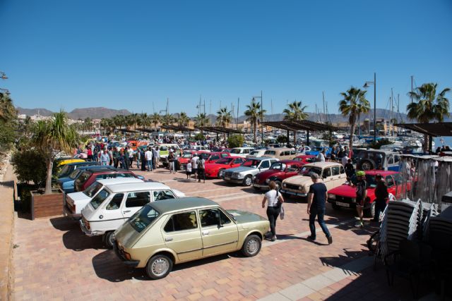 Concentración de vehículos clásicos en Puerto de Mazarrón