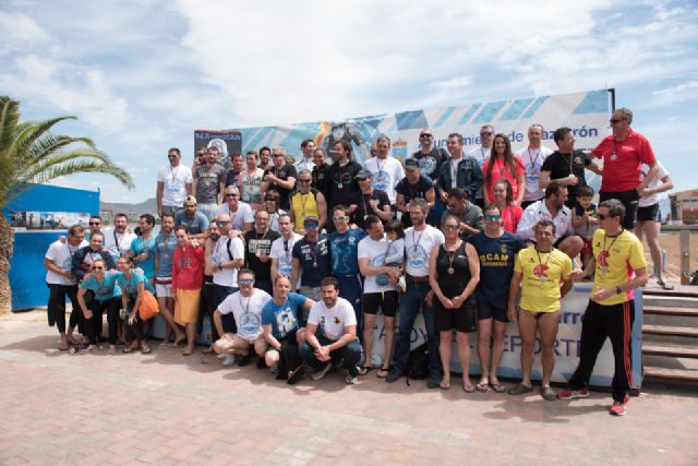 Éxito de participación en la primera travesía a nado por las aguas de la Bahía de Mazarrón