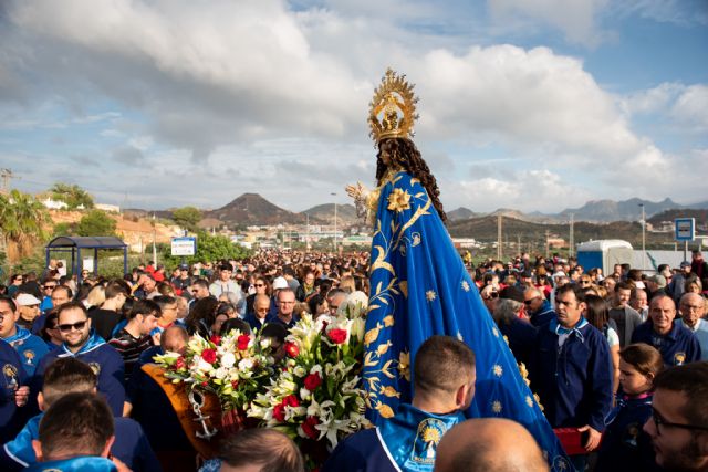 Miles de romeros acompañan a la Purísima Concepción hasta la ermita de Bolnuevo