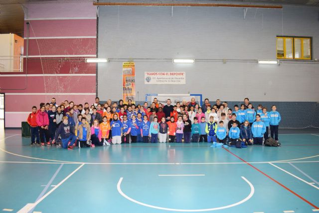 Más de 100 alumnos del municipio participan en la actividad “jugando al atletismo” del programa de deporte escolar