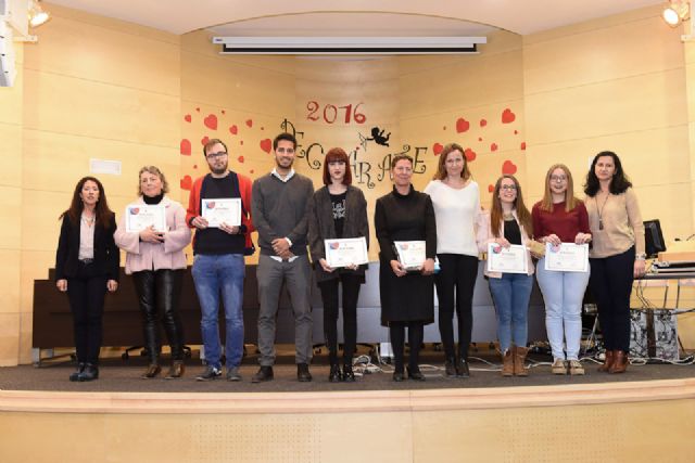 Cristina Cotes y Marina Alcolea obtienen el primer premio del concurso de poesía 'Declára-te'