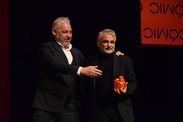 El alcalde Ginés Campillo entrega el Premio Alfonso Décimo de Ilustración 2024 a Juan Álvarez