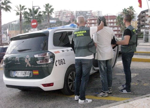 La Guardia Civil detiene a un experimentado delincuente por robos en viviendas de Puerto de Mazarrón