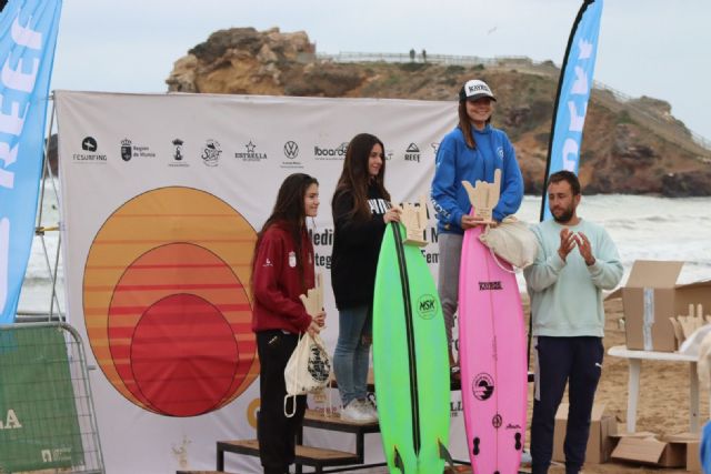 La Bahía de Mazarrón celebra por primera vez la copa surf junior del Mediterráneo