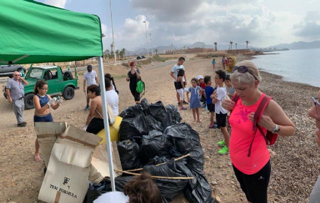 El 'Día mundial de limpieza en playas' abarcará del Alamillo al Mojón