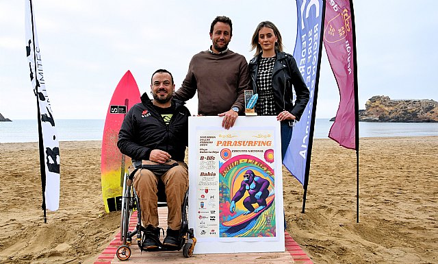 Deporte e inclusión se darán cita este fin de semana en Mazarrón durante la Copa de España de Parasurfing