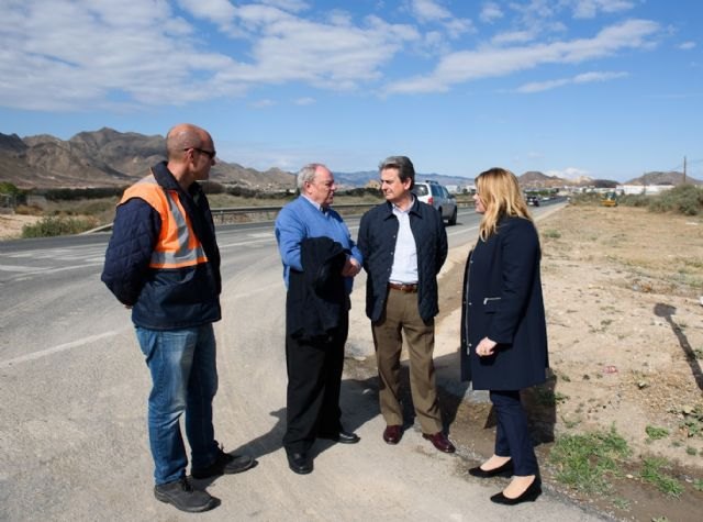 Fomento realiza actuaciones de limpieza de cunetas y mejora de drenaje en 10 kilómetros de carreteras regionales en Mazarrón