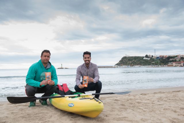 Nuevas rutas turísticas en kayak por la bahía de Mazarrón