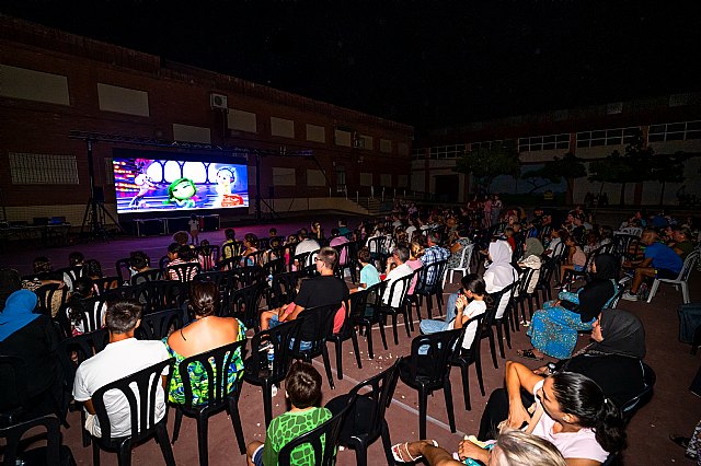 Cerca de 300 personas disfrutan del cine en Playasol 1 Cerca de 300 personas disfrutan del cine en Playasol 1