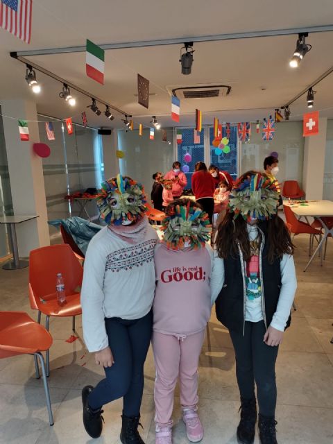 Los niños y las niñas del municipio de Mazarrón han podido disfrutar de su taller de máscaras de carnaval