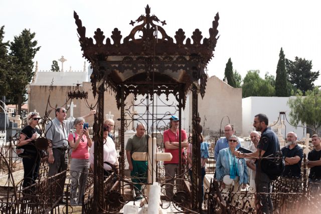 Las visitas culturales al cementerio de Mazarrón vuelven con motivo de Todos los Santos