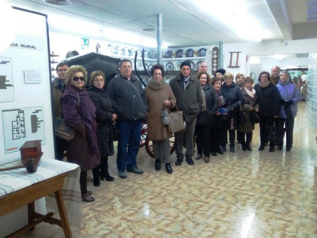 Los mayores del Centro de Día visitan Alicante y Alcantarilla gracias al taller 'Conoce tu región'