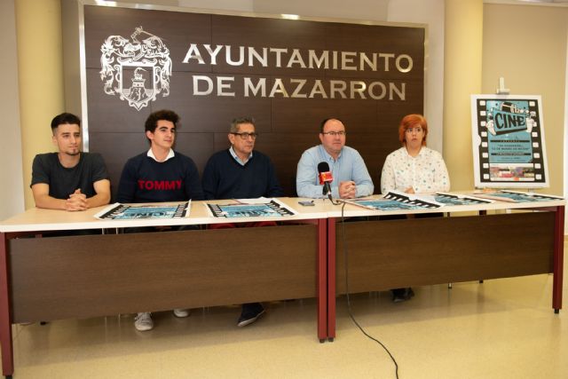 El grupo local 'cine y palomitas film' presenta un mediometraje rodado en Mazarrón