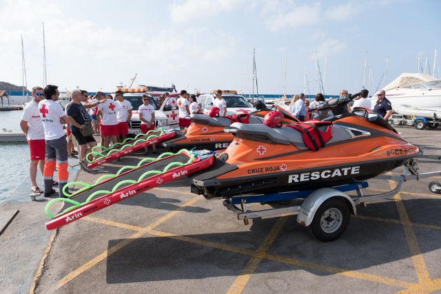 Dos nuevas motos de agua refuerzan el operativo de salvamento que presta Cruz Roja en las playas de Mazarrón