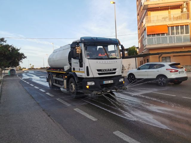 El ayuntamiento de Mazarrón intensifica la limpieza y desinfección en sus calles para combatir la covid-19