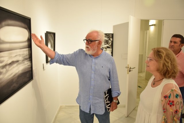 Casas Consistoriales acoge la exposición “Mar // silencios y enigma' de José Carlos Ñíguez