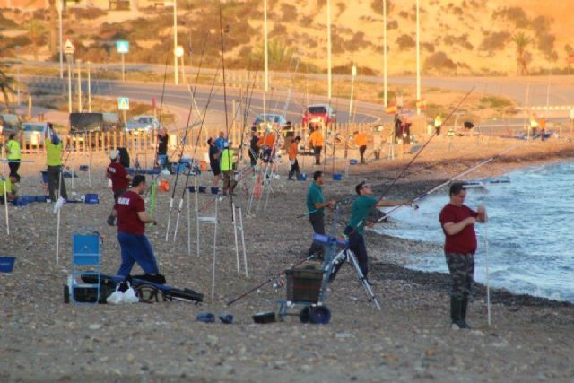 Un centenar de pescadores disputan el Campeonato de España Mar Costa en Mazarrón