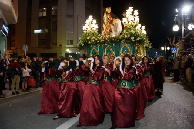 Centenares de personas disfrutan de las procesiones de Semana Santa del municipio