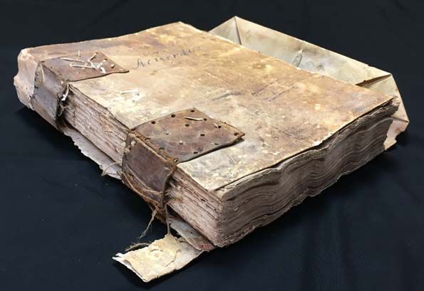 El libro de actas del ayuntamiento de 1631 a 1637 luce completamentamente restaurado