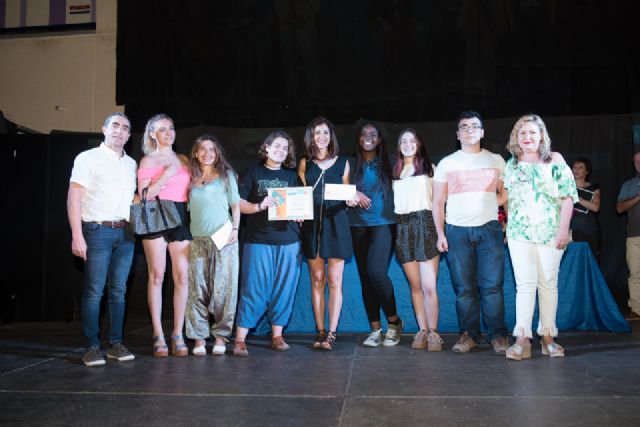 El grupo de teatro del IES el Carmen de Murcia gana el primer concurso regional escolar Antonio Hellín