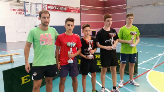 20 jugadores de equipos regionales y nacionales participan en la I concentración de tenis de mesa 'Playas de Mazarrón'
