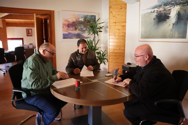 El ayuntamiento de Mazarrón firma un convenio de colaboración con “Cáritas Mazarrón”